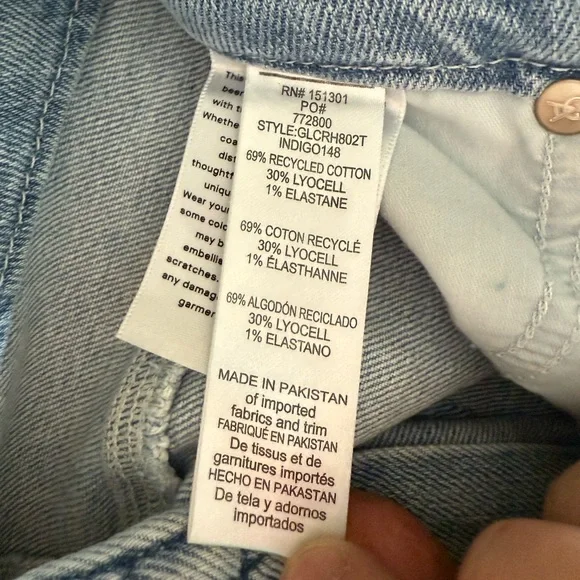 Good American high-rise skinny jeans with distressed knees and raw hem
Size 2/26 - Picture 5 of 11